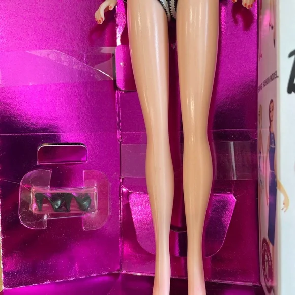 35th Anniversary Barbie original 1959 Barbie & package special edition 1993 - Picture 5 of 12
